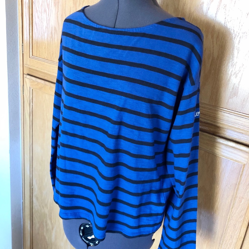 💥Host Pick 11/22/22 - Sustainable & Eco-Friendly Party💥 Levi’s Top - Picture 2 of 12